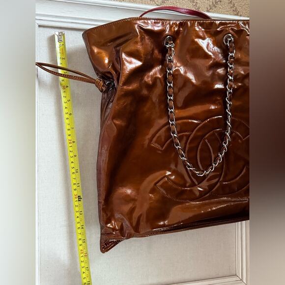 Chanel Bon Bon glossy metallic Bronze Patent Leather tote Vintage 2008 - Picture 7 of 16